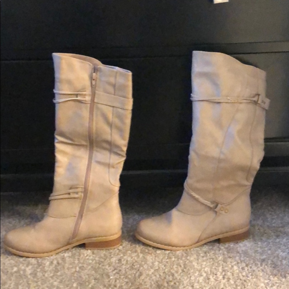 Beige boots